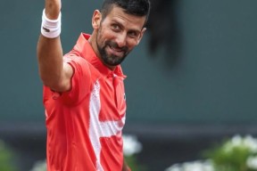 德约科维奇新星赛况扑朔迷离表现惊艳，西班牙队未来可期！(德约科维奇足球)