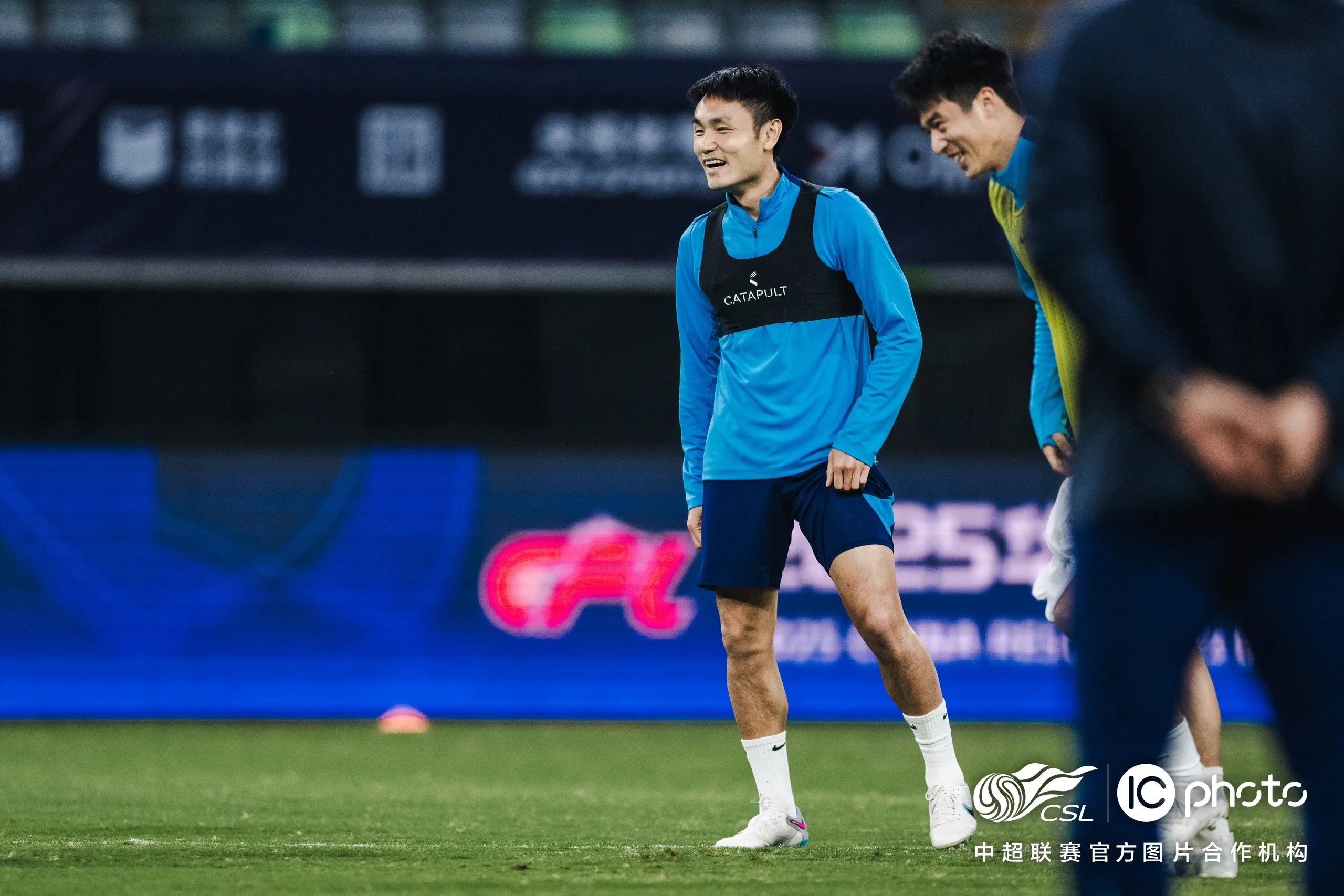 中超赛程吃紧，武汉三镇今晨外线爆发，球迷炸锅，资深球员宣示担当的简单介绍